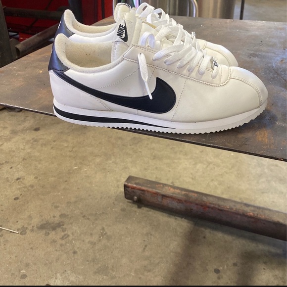 Nike - Picture 2 of 3